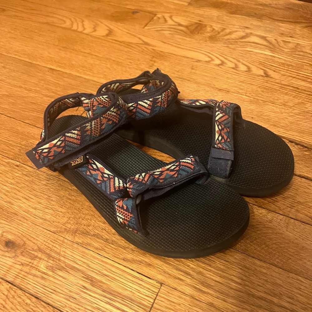 Vintage women’s tevas sandals size 7 with cool straps